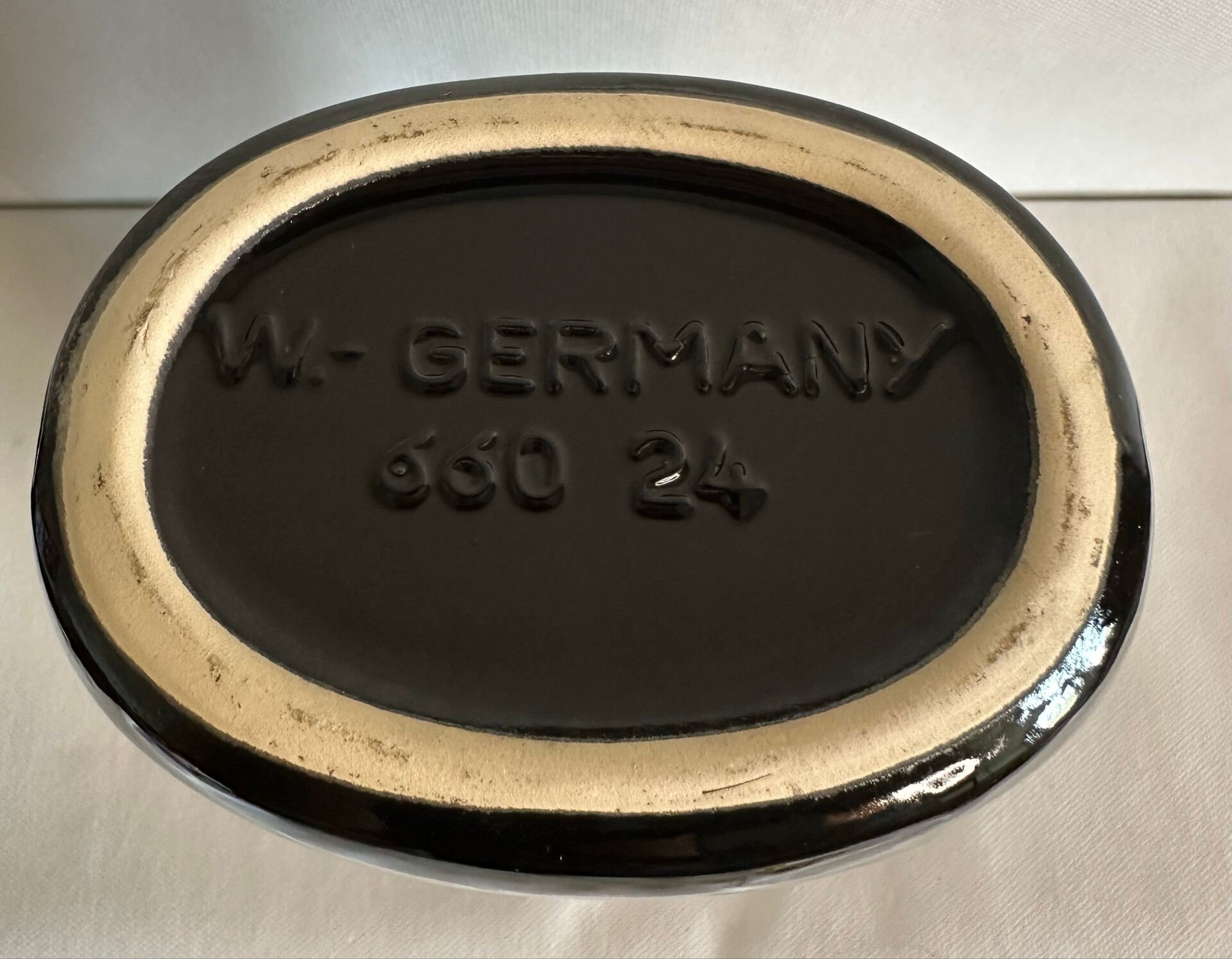 Vintage West Germany vase 660/24 in glazed ceramic.