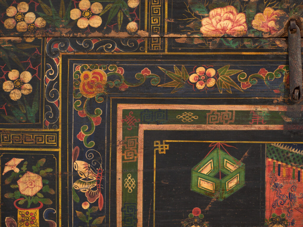 Antique chest painted in pine wood – China, around 1900