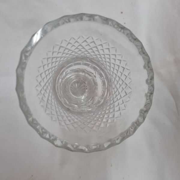 Vase en cristal piedouche Bohême