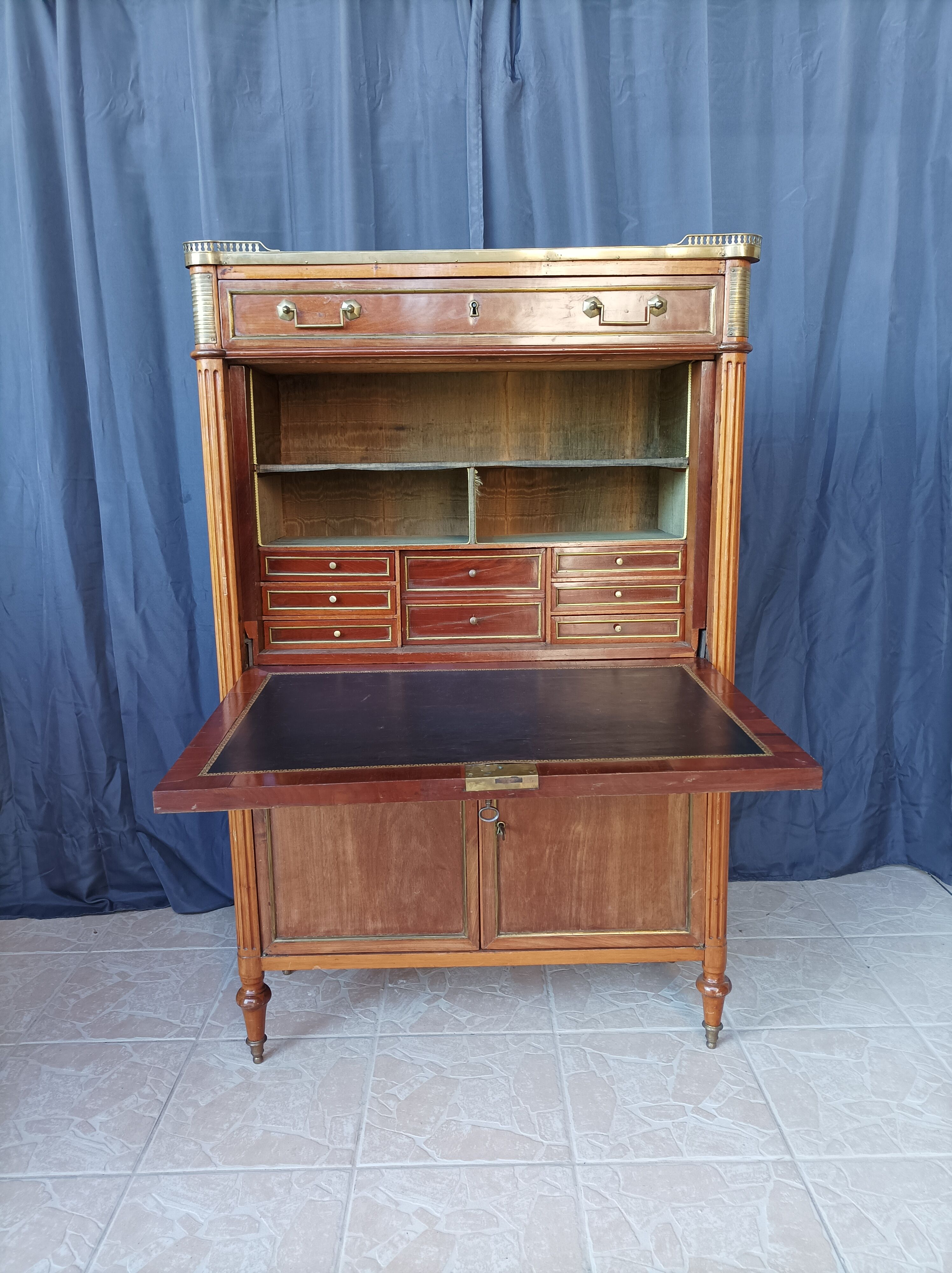 Secretary Louis XVI in mahogany 18th century