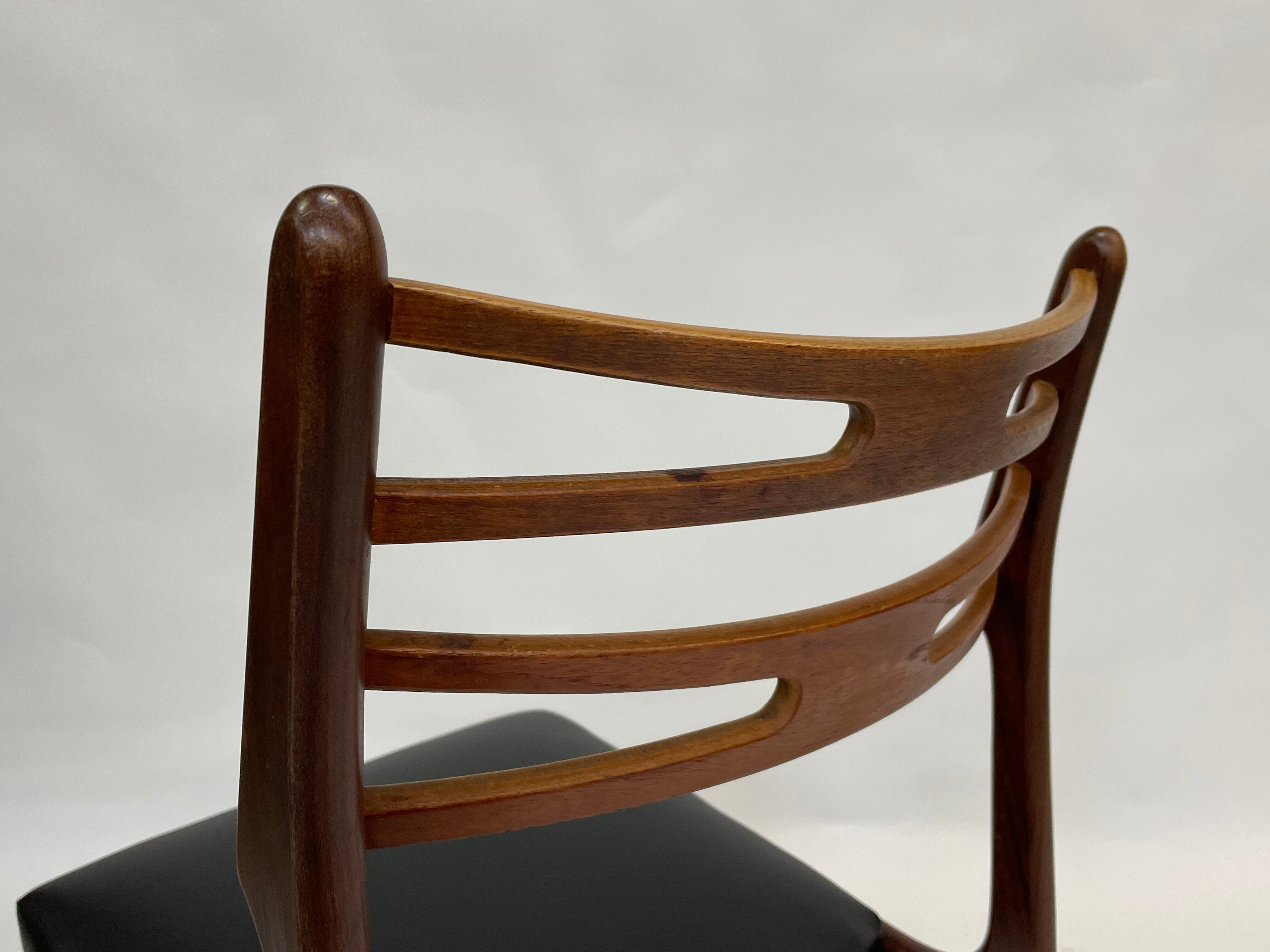 Set of five dining chairs by Johannes Andersen, model 101 Danish Design