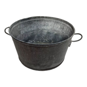 Old zinc basin not pierced