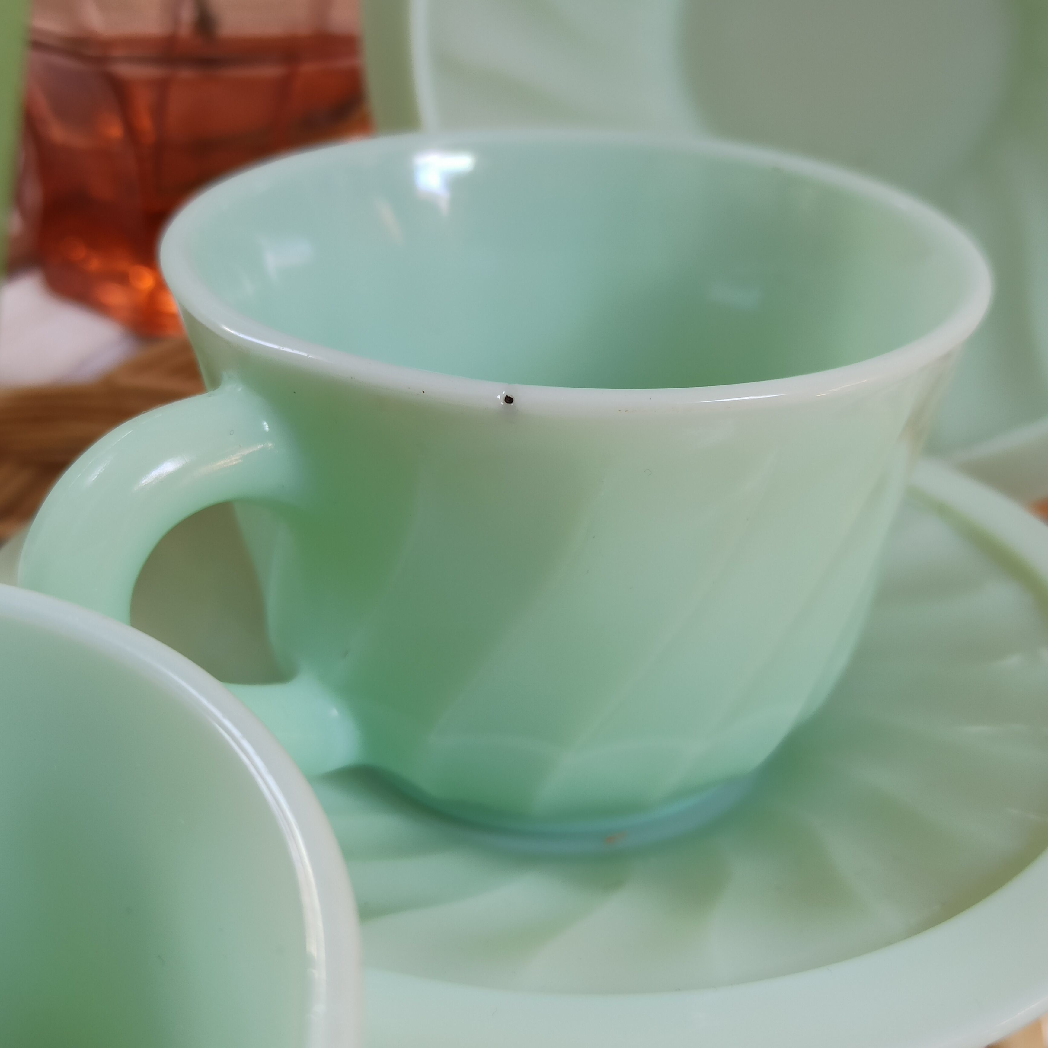 Vintage opaline jadeïte cups