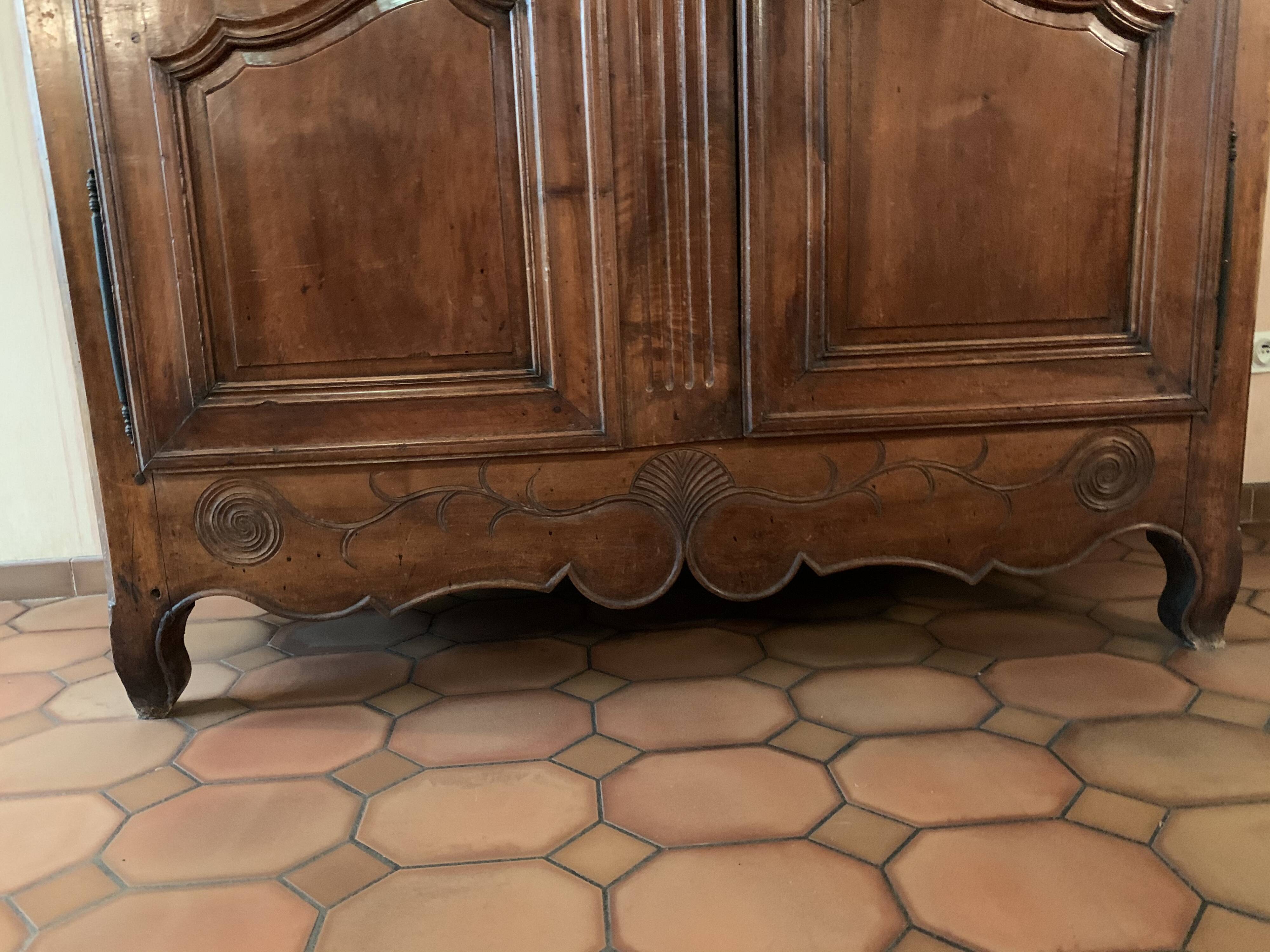 Antique wardrobe of character XVIII th of Rhone Valley