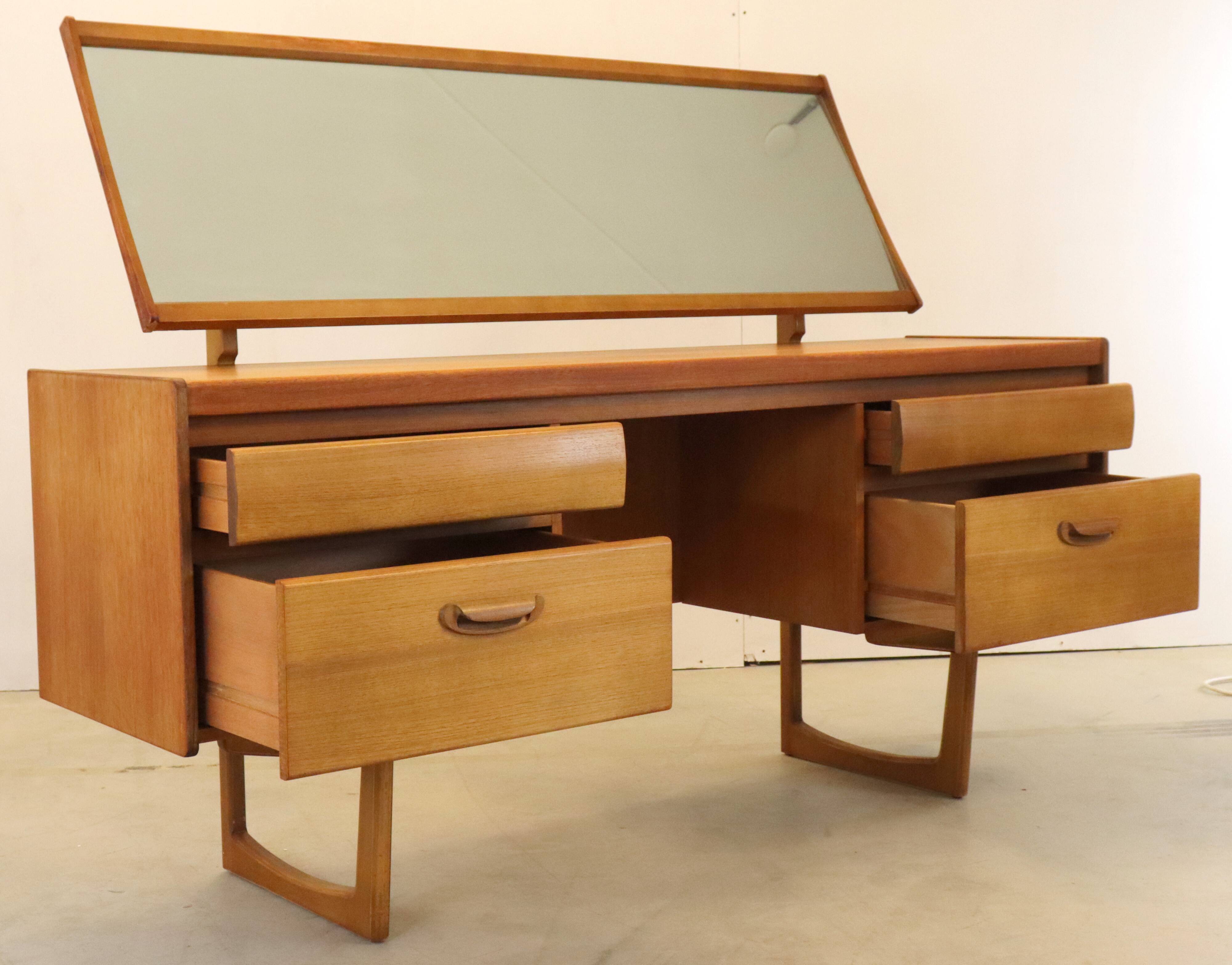 Dressing table William Lawrence of Nothingham 'London' vintage mid century