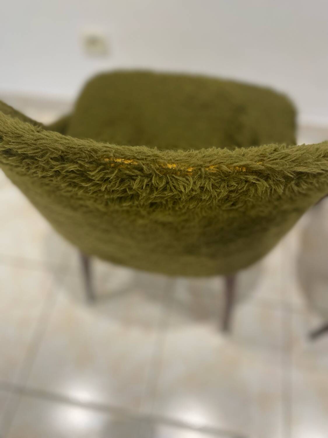 Vintage chairs - Retro chic design - Moss green fur