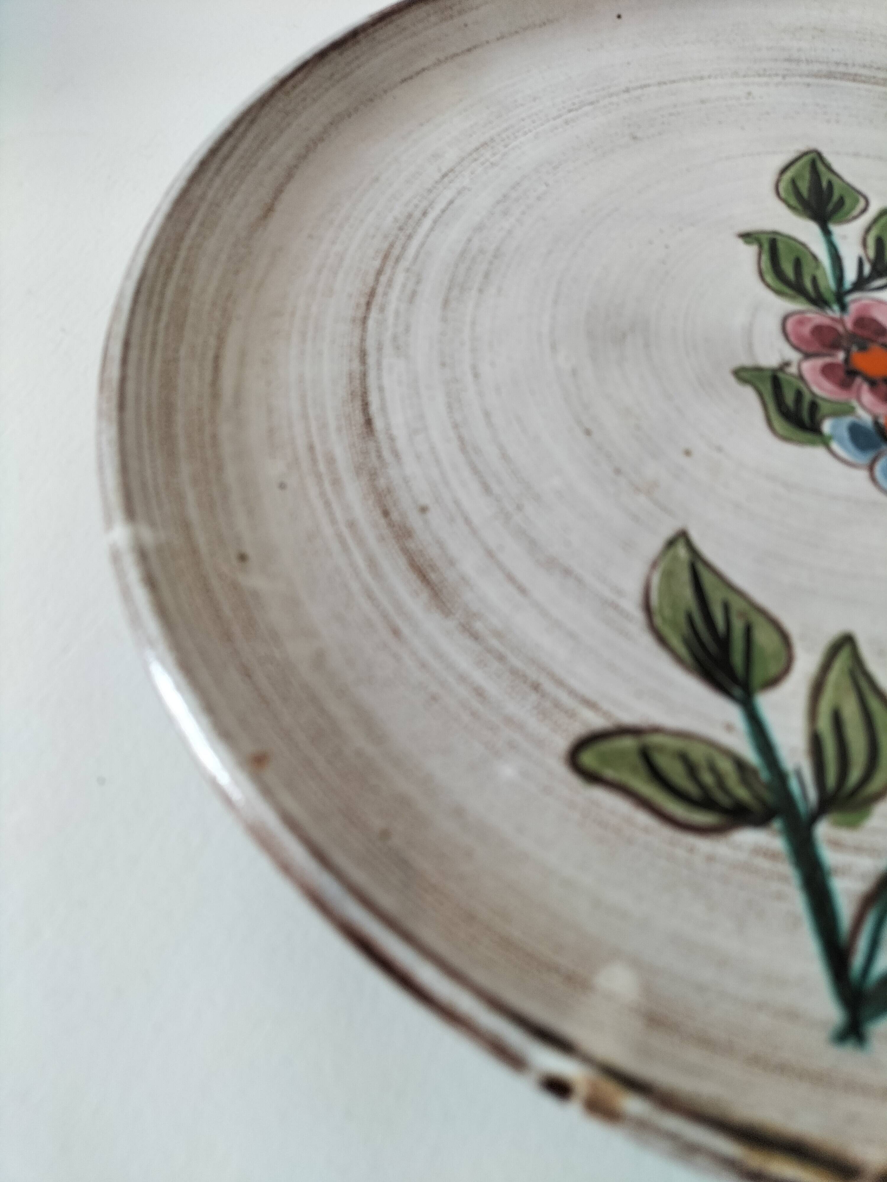 Glazed stoneware plate with floral motif