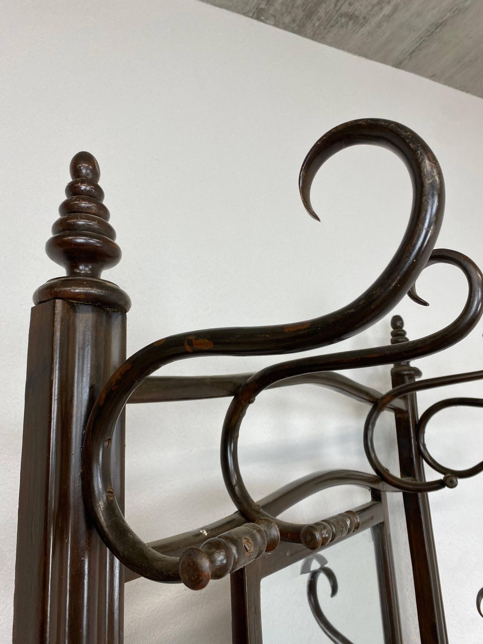 Portemanteau en bois courbé n°1082 par J&J Kohn
