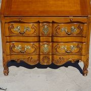Secrétaire en merisier massif style Louis XV