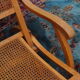 Fauteuil pliant canné en bois massif