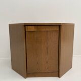 Corner cabinet