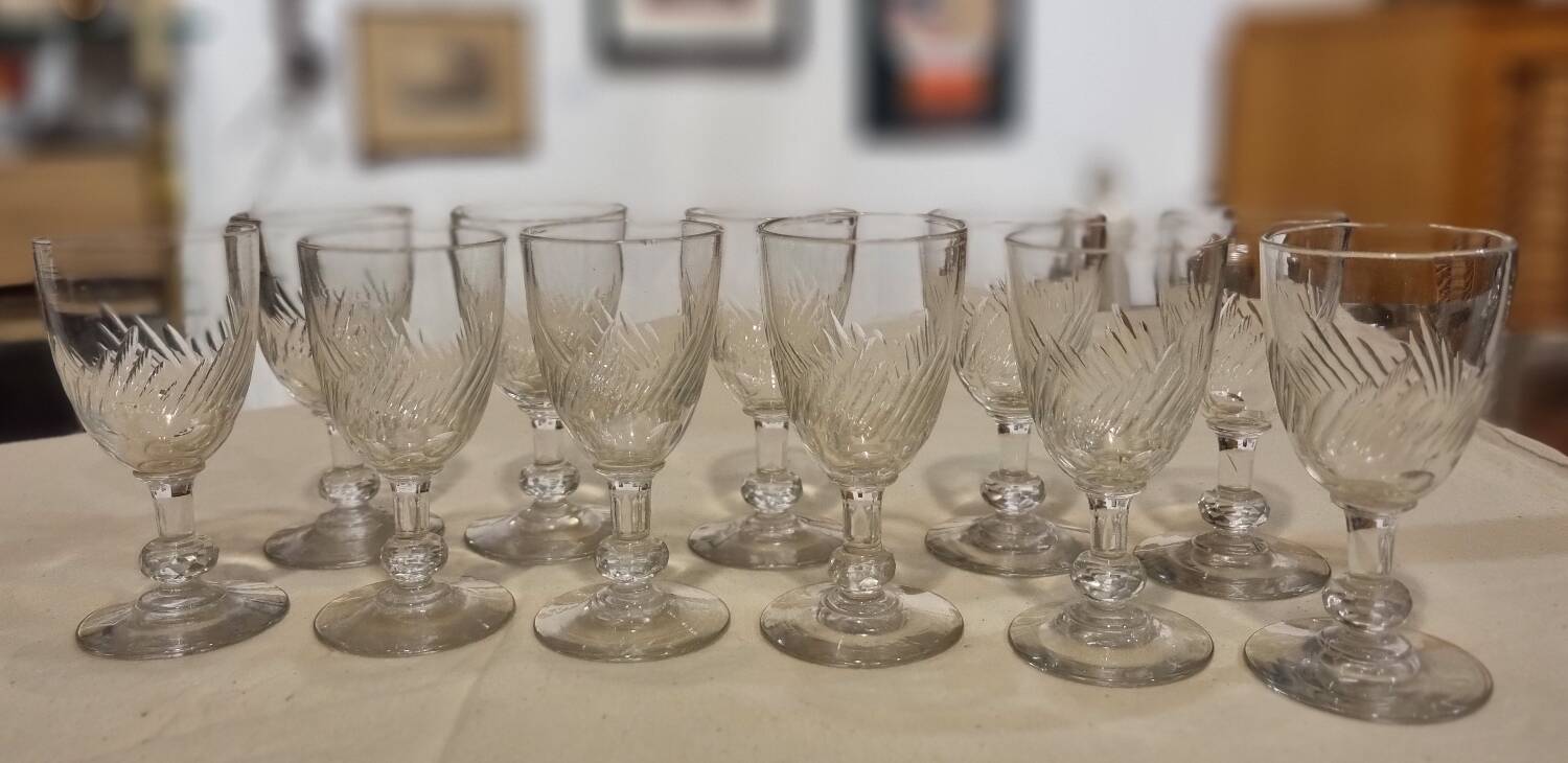 Set of 11 port glasses