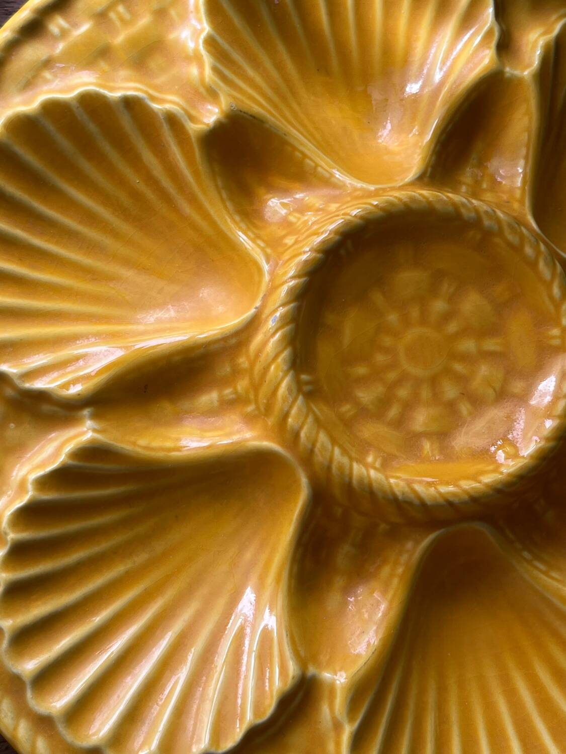 Earthenware shell plates