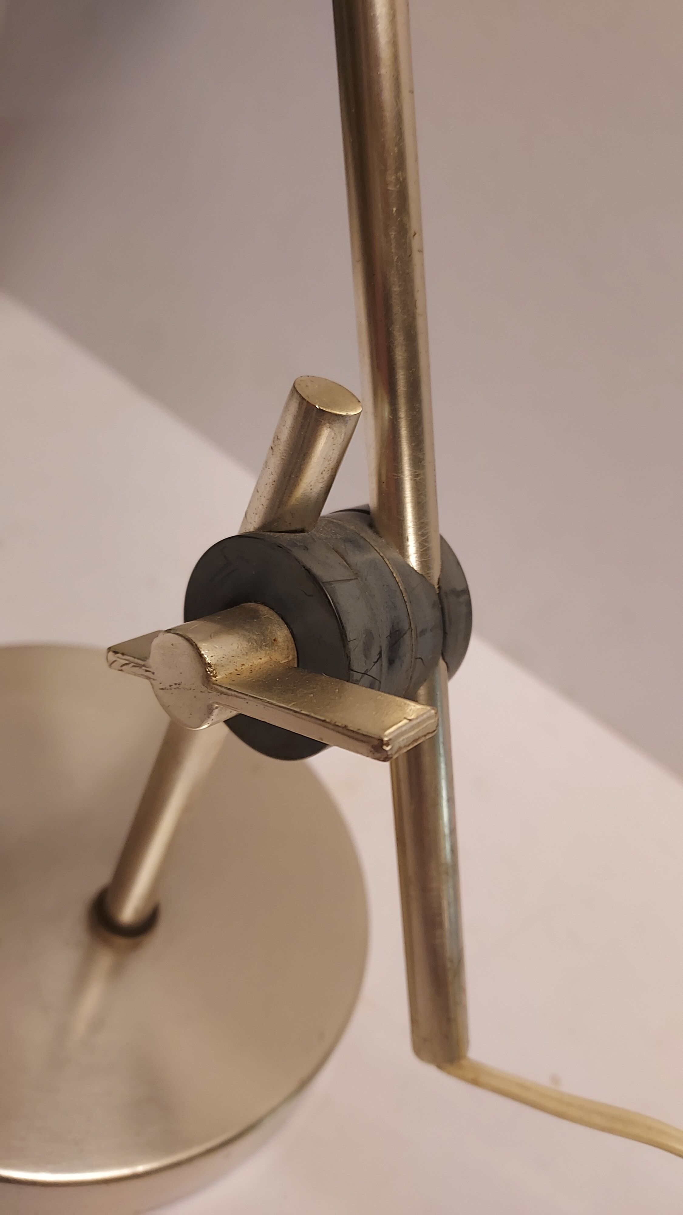 Desk light adjustable