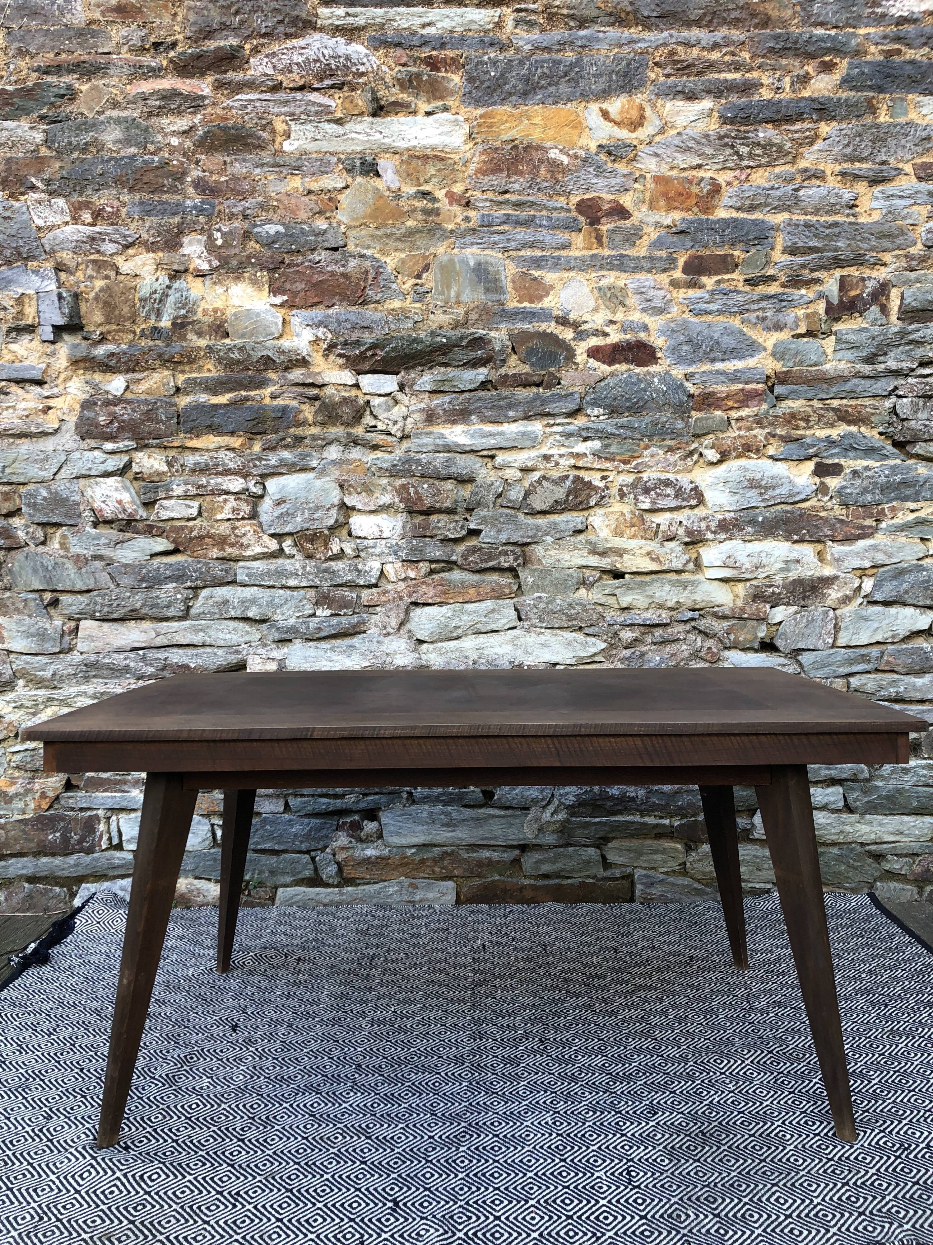 Dining table compass legs