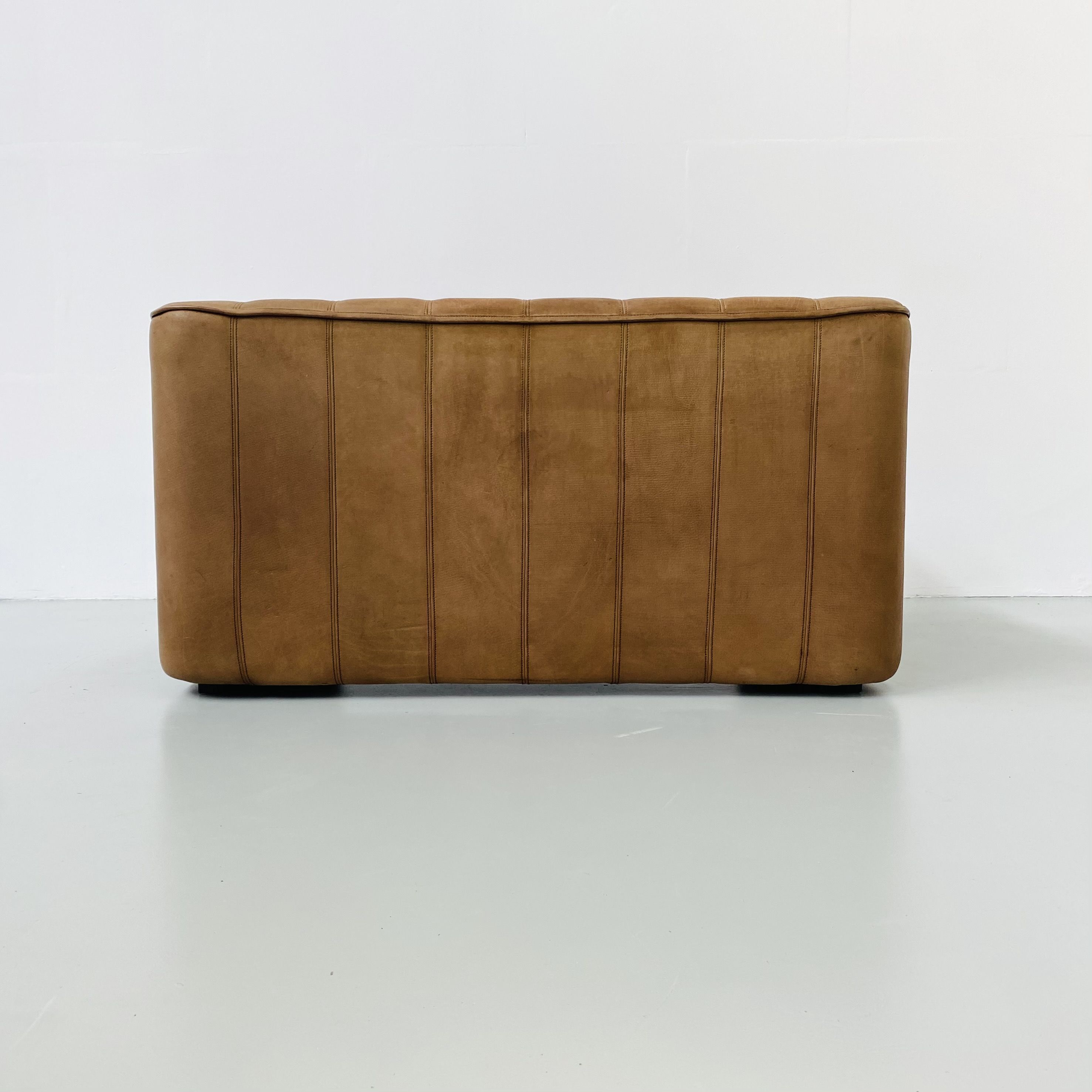 Mid-Century Swiss Cognac Leather DeSede DS-44  Extendable 2-seater Sofa by DeSede 1970s.