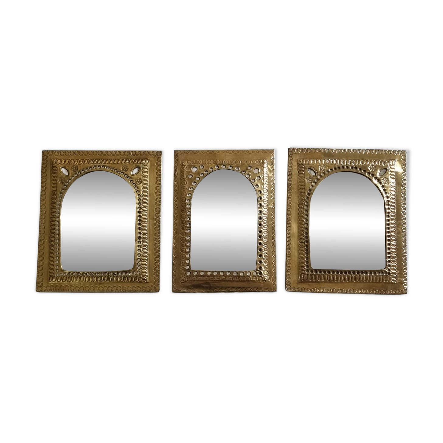 Ensemble de 3 miroirs en laiton repoussé, artisanat marocain, 20 x 25 cm