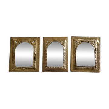 Set of 3 repoussé brass mirrors, Moroccan craftsmanship, 20 x 25 cm