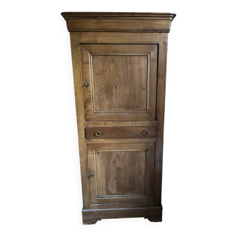 Armoire homme debout