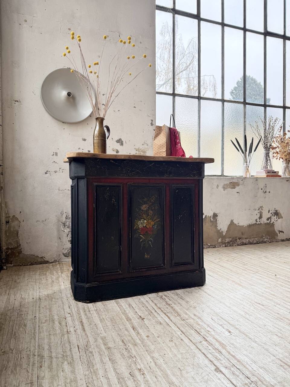 Floral 1920s trading counter
