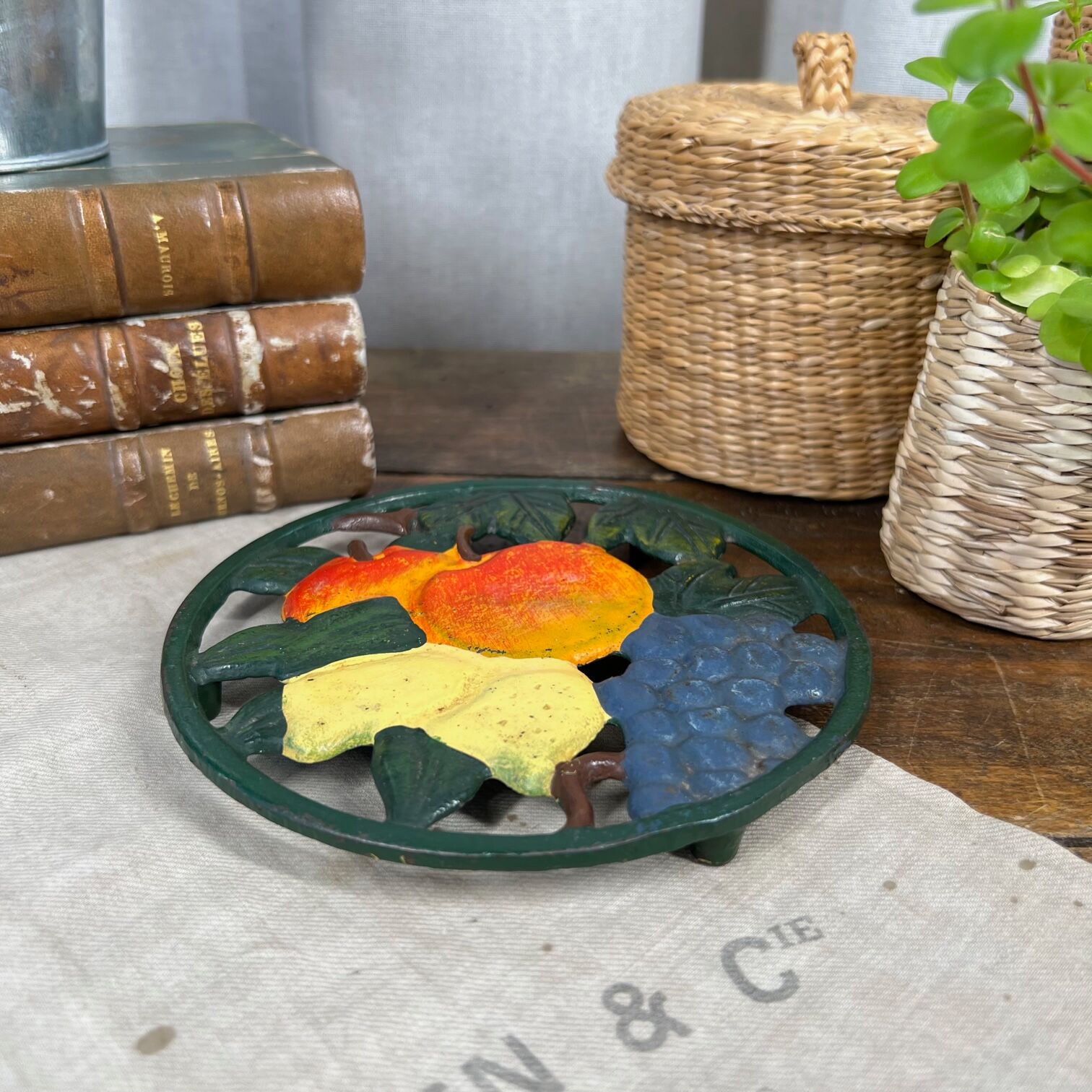 Coloured round cast iron trivia