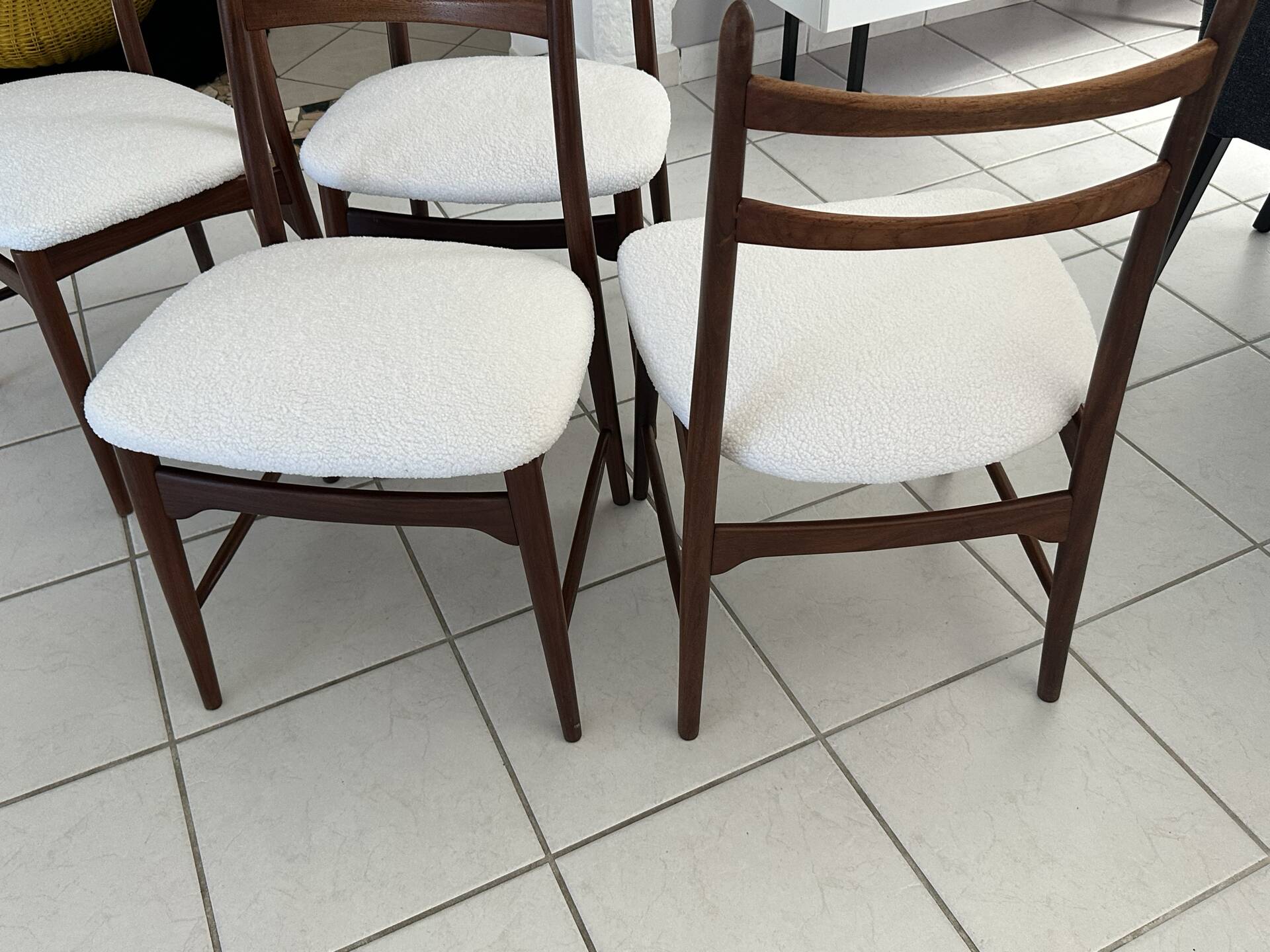 Suite 4 chaises Teck par Wilkhan pour Georg Leowald  Allemagne 1960