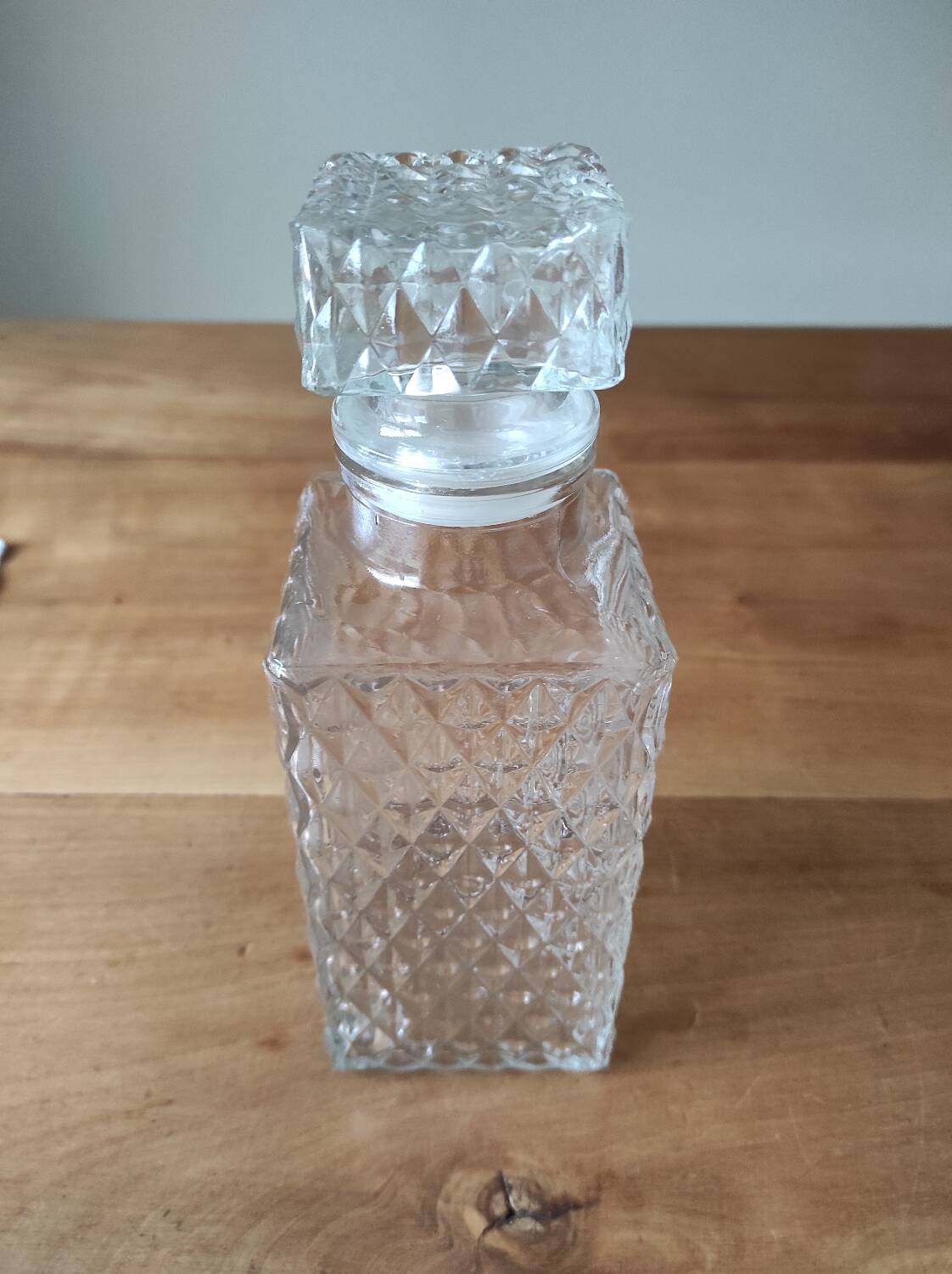 Glass whiskey decanter