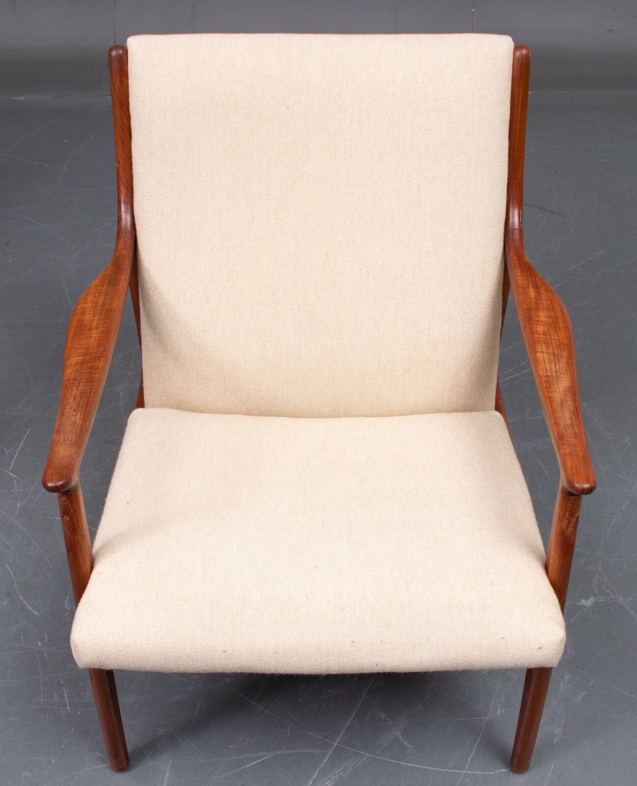 Danish furniture architect. armchair with a teak, rye and seat cushion structure