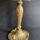 Lampe de table Art Nouveau en bronze doré et globe en verre pressé moulé