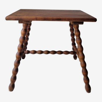 Table basse brutaliste pieds torsadés