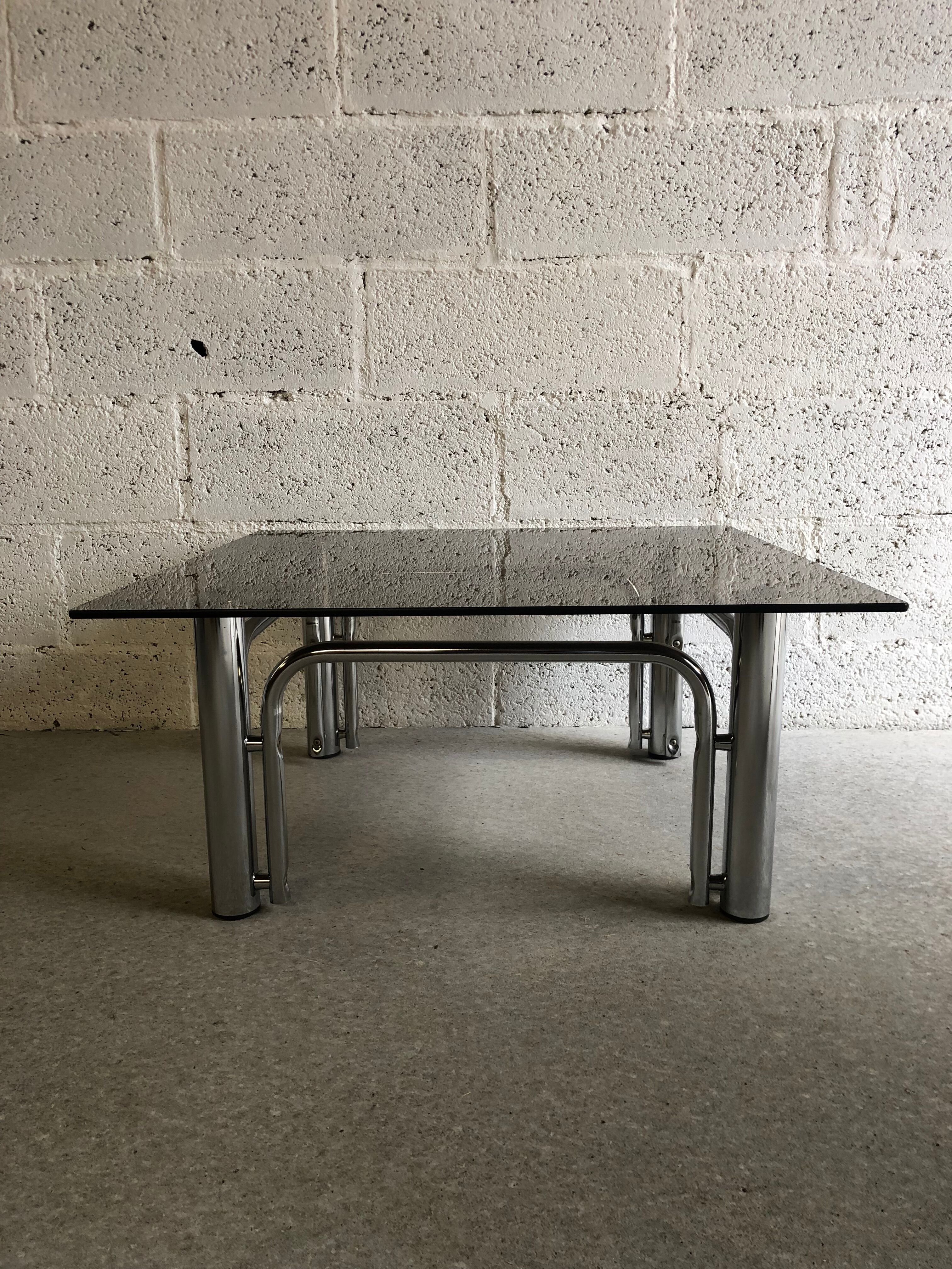 Table basse verre fumé et métal chromé années 70