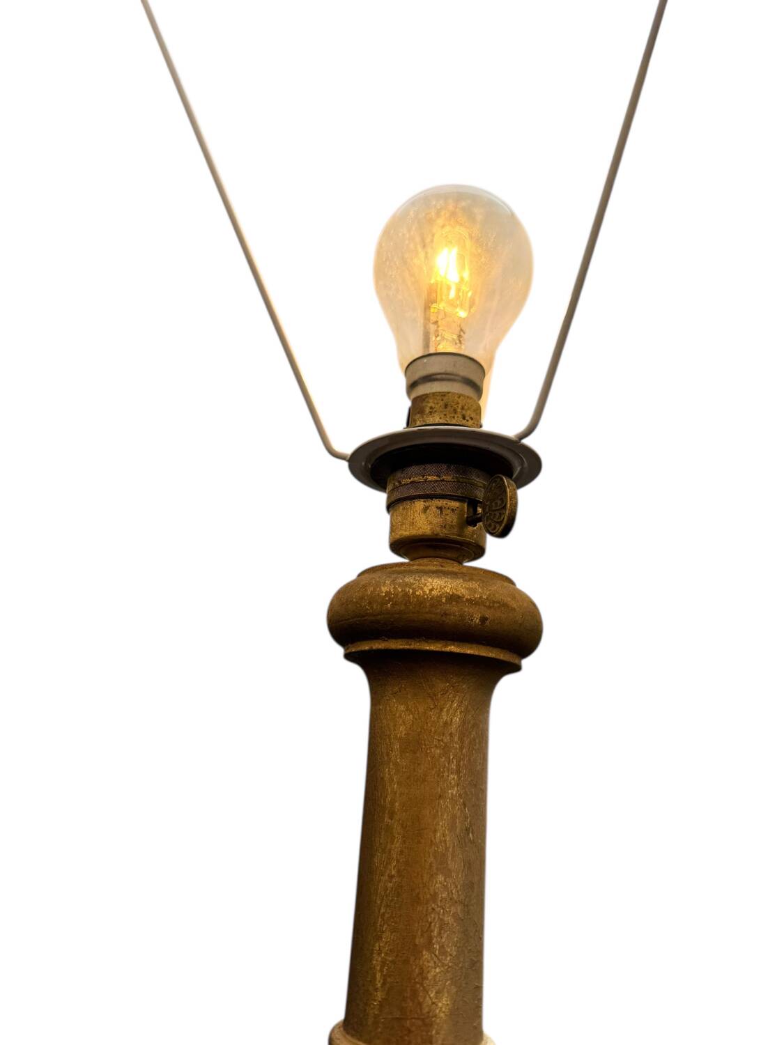 Grand lampadaire en bois doré – début XXe siècle