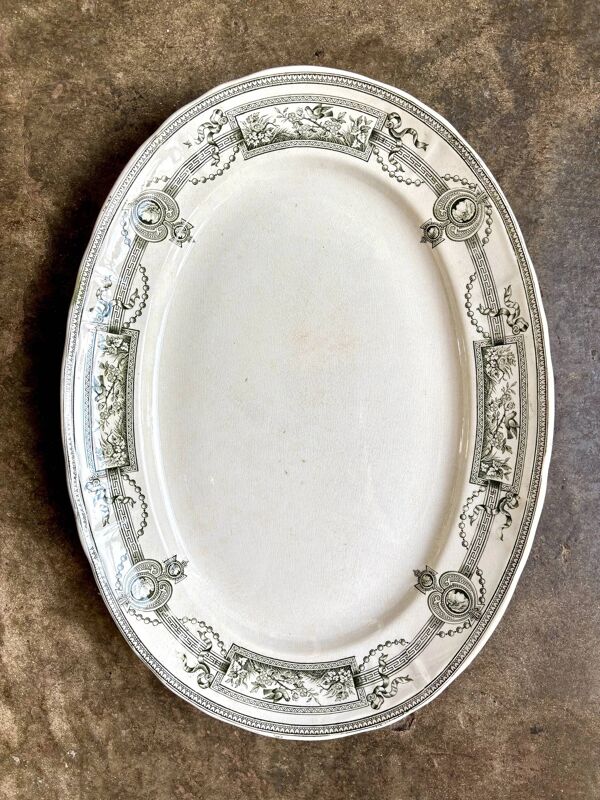 Plat ovale en terre de fer St Amand et Hamage, service ''Médaillon