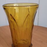 Vase en verre ambré