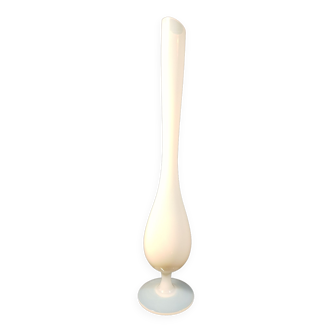 Vase soliflore en opaline blanche