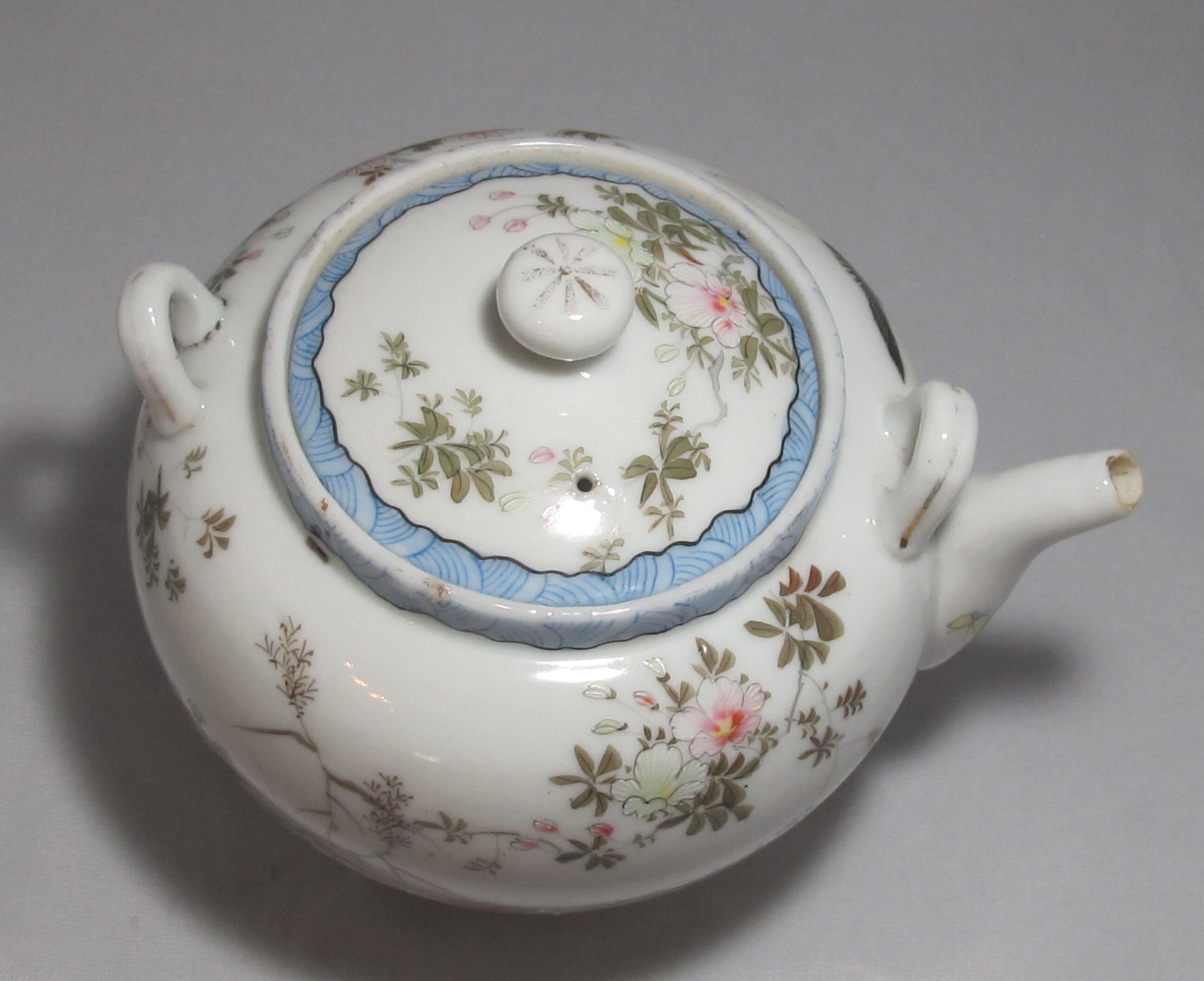 Former Asian Japanese teapot