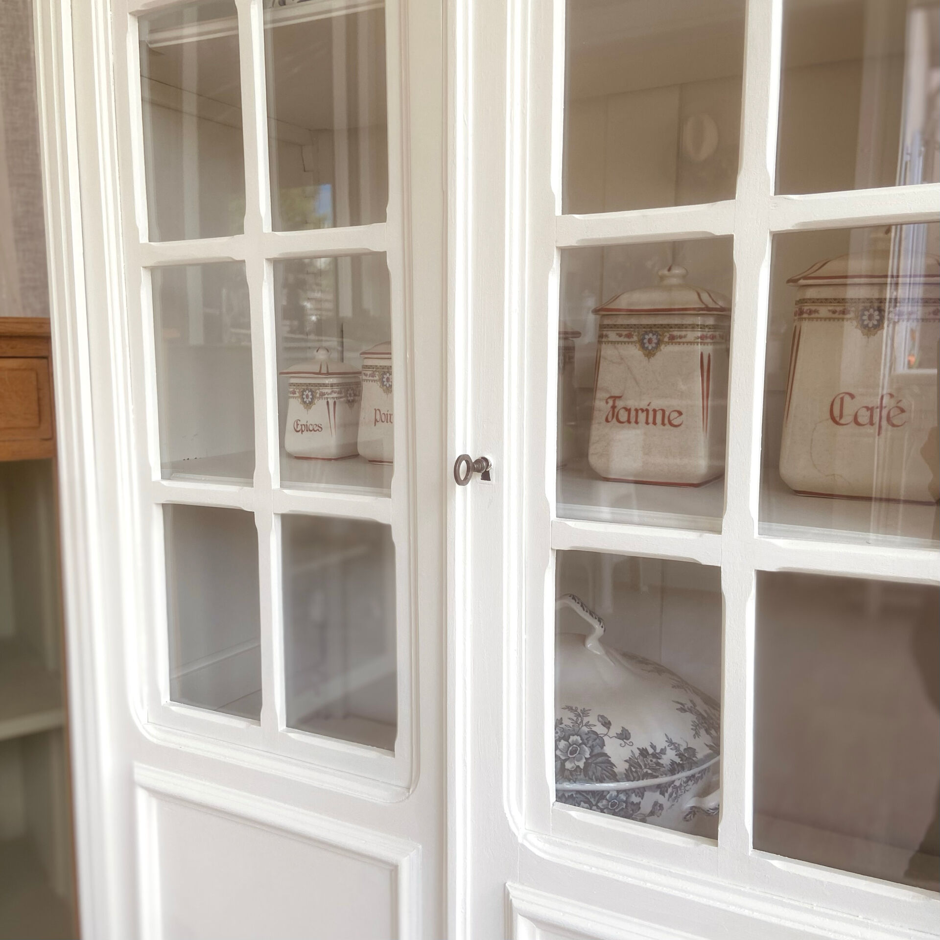 Armoire vitrée