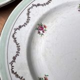 Set of 2 mismatched serving dishes