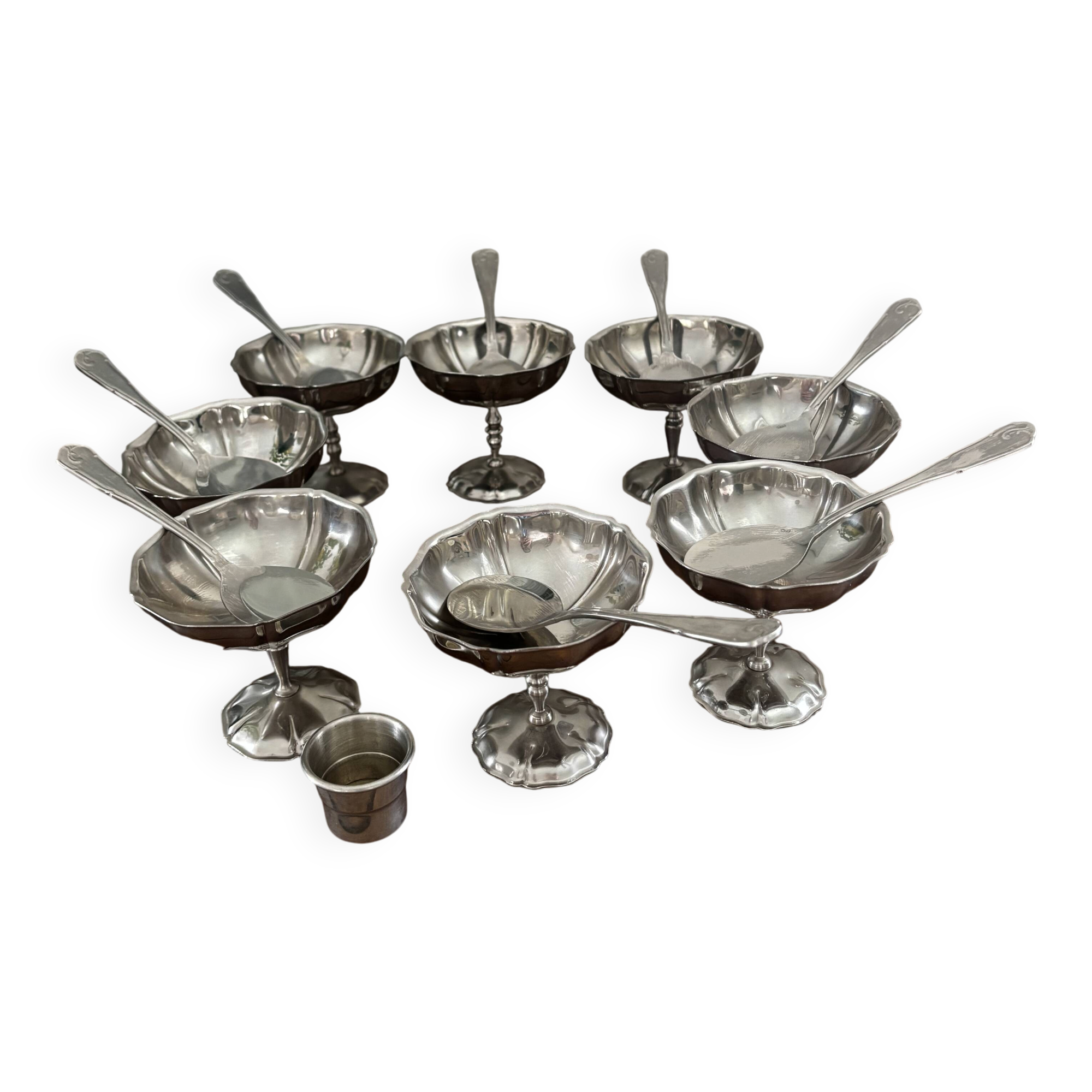 Lot de 8 coupes à glace en inox finement ciselées