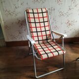Set of two vintage folding chairs