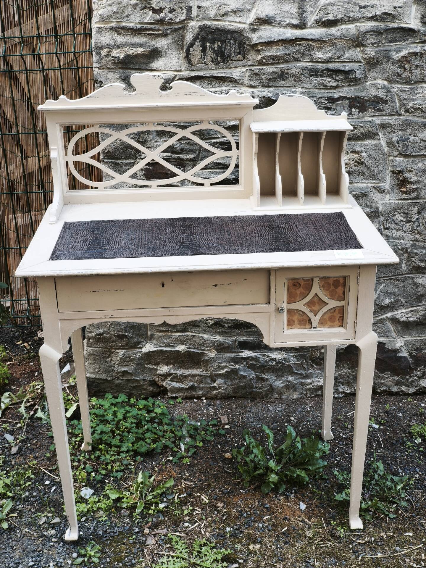 Graduated desk