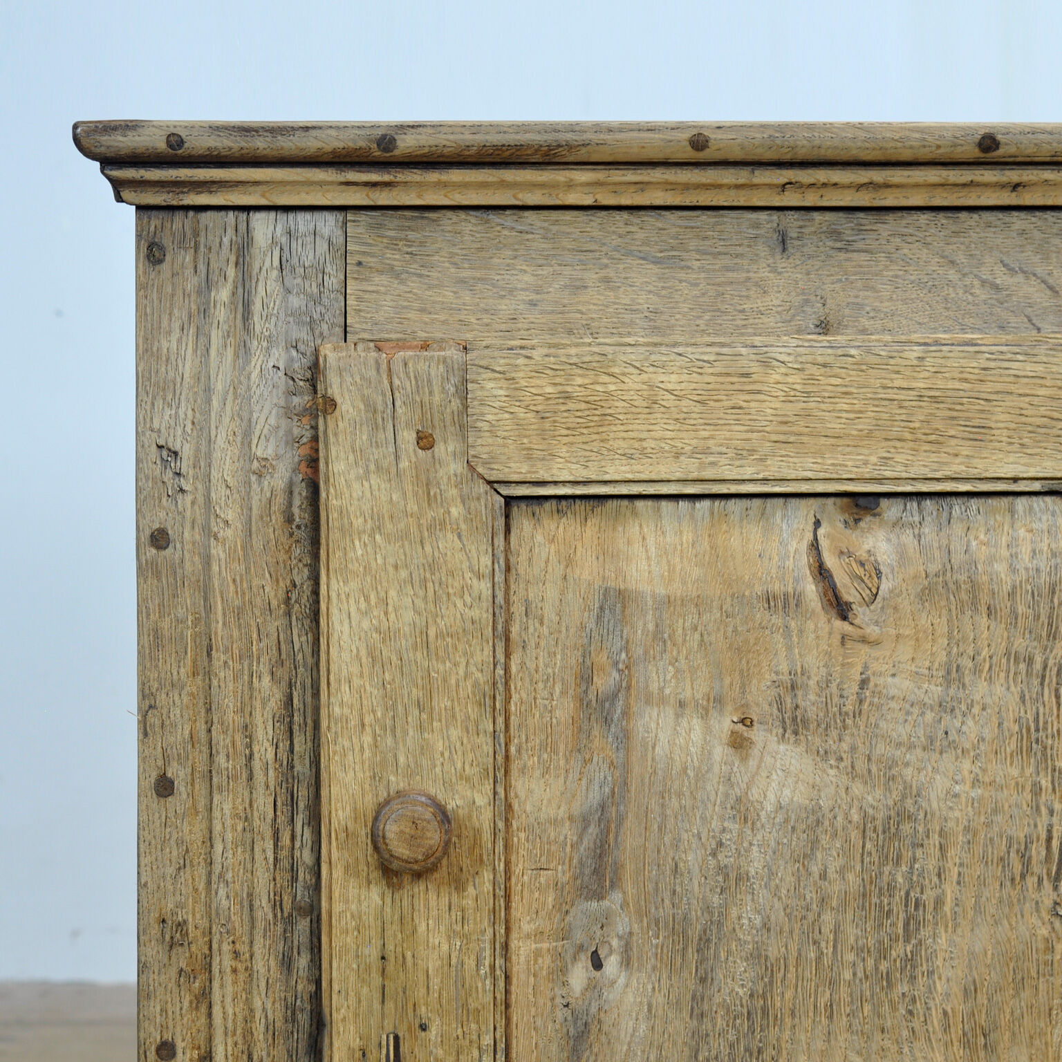 Small oak cabinet, circa 1820