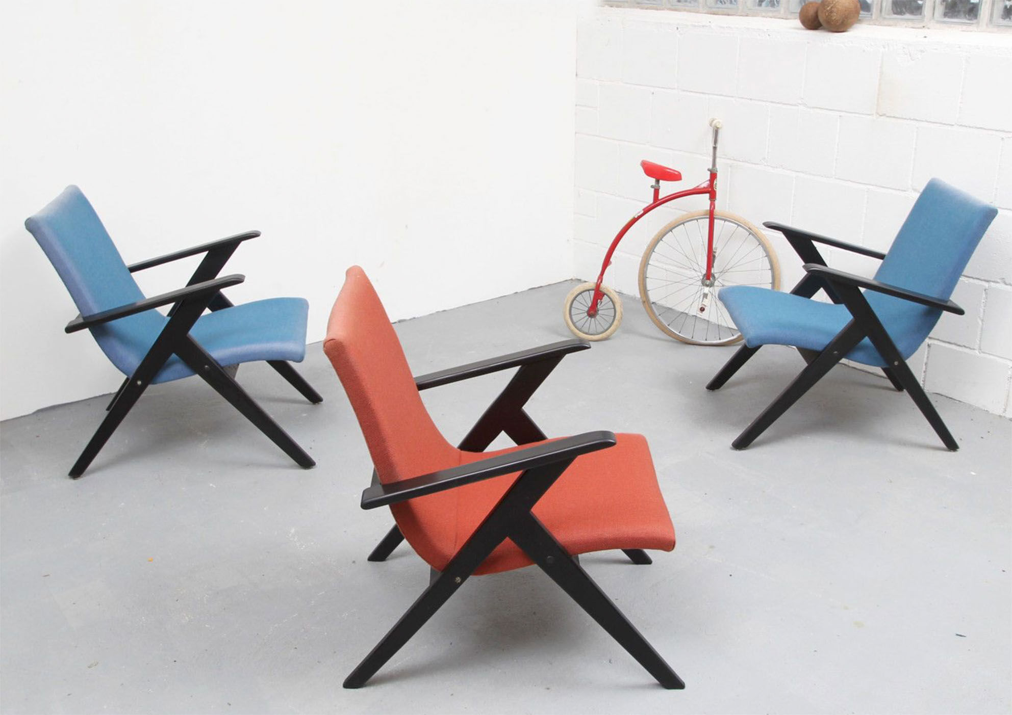 Fauteuil ciseaux des années 1950 en bleu