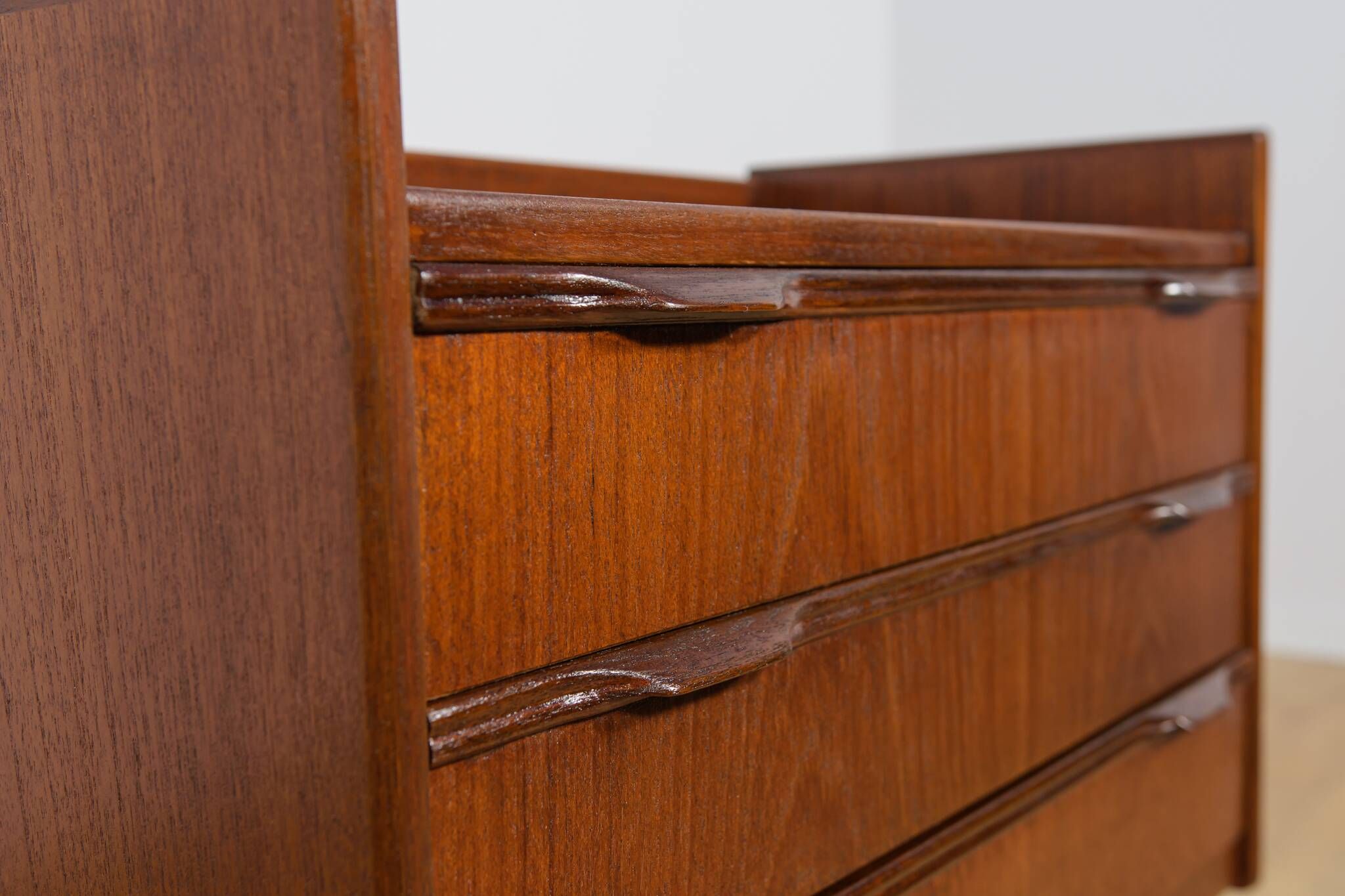 Small teak chest of drawers from the 1960s by Henning Jørgensen for Fredericia.