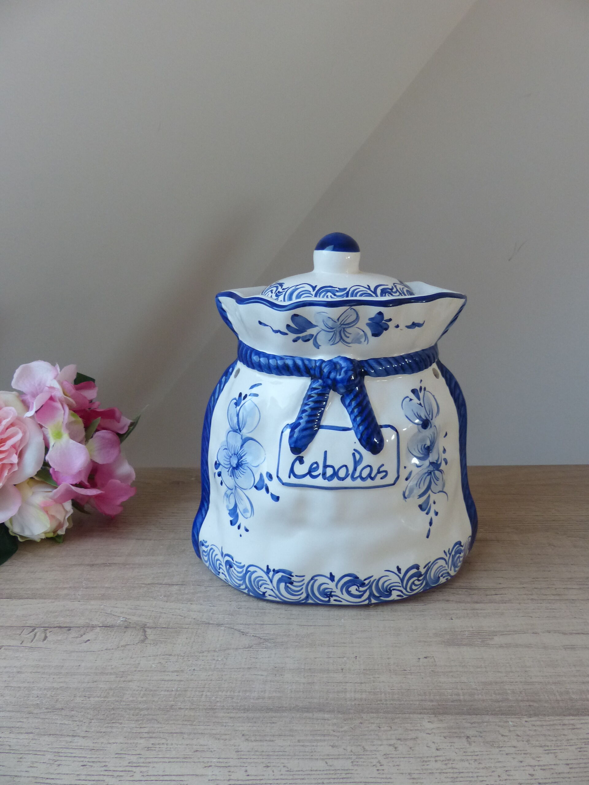 Ceramic onion pot made and hand painted pattern indigo blue flowers Portugal