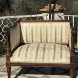Low armchair in finely carved wood in the Louis XVI style from the 19th century