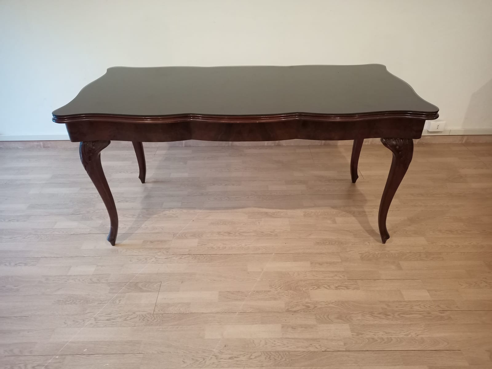 Chippendale mahogany table XXth with walnut piano in smoked tempered glass
