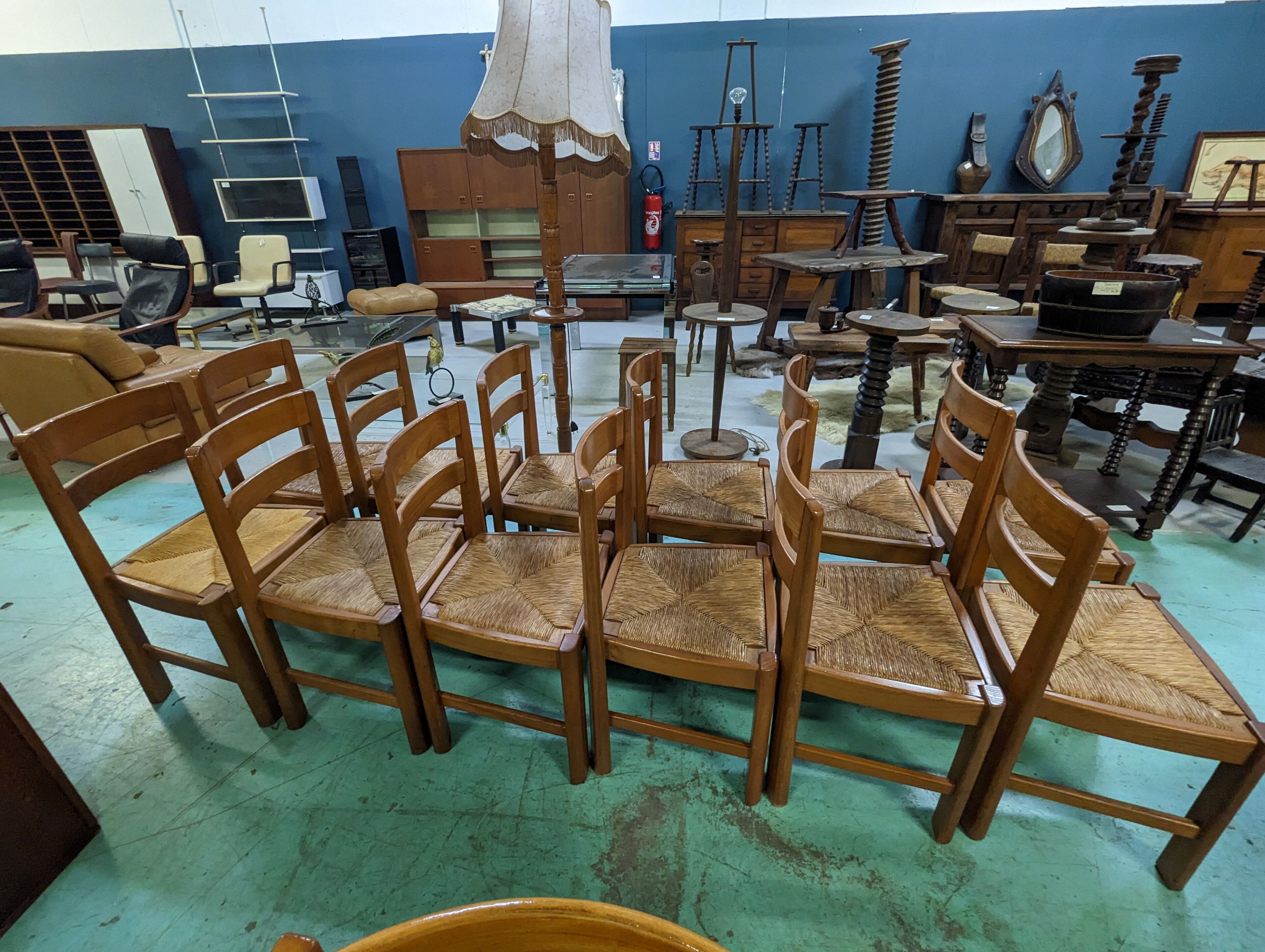 Regain house dining room in elm