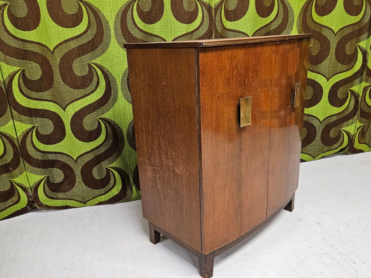 Vintage furniture 2 doors art deco