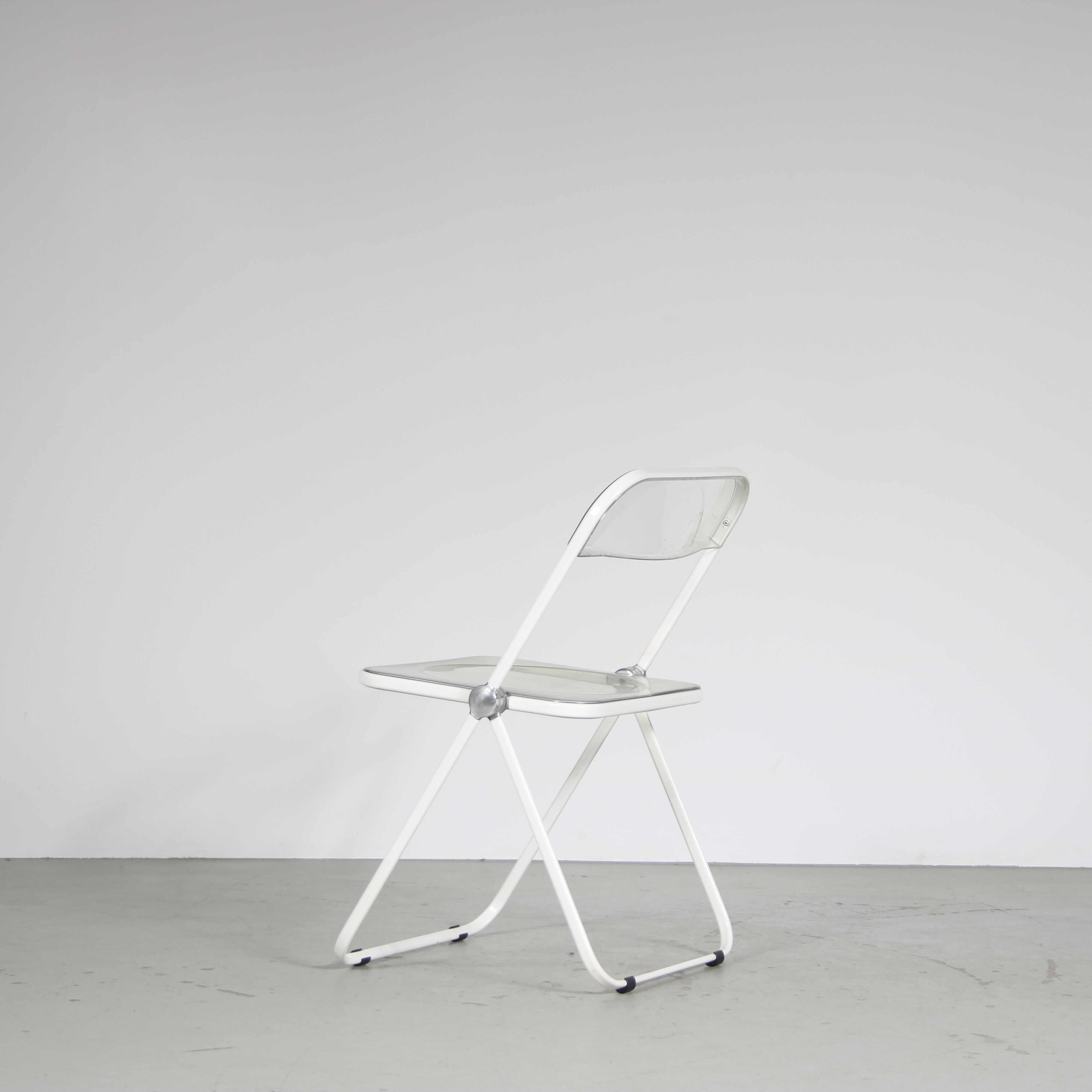 "Plia" folding chair from the 1970s by Giancarlo Piretti for Castelli, Italy.